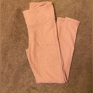 Crushing it Textured Leopard Leggings - Mono B